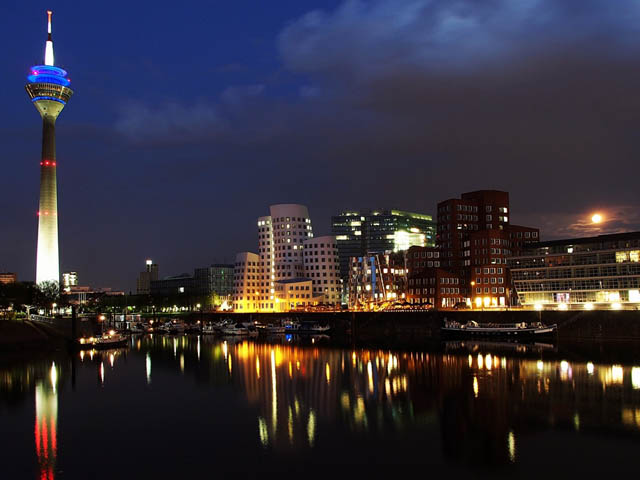 Kombi prevoz putnika do Dizeldorfa. Prevoz putnika Srbija - Nemačka